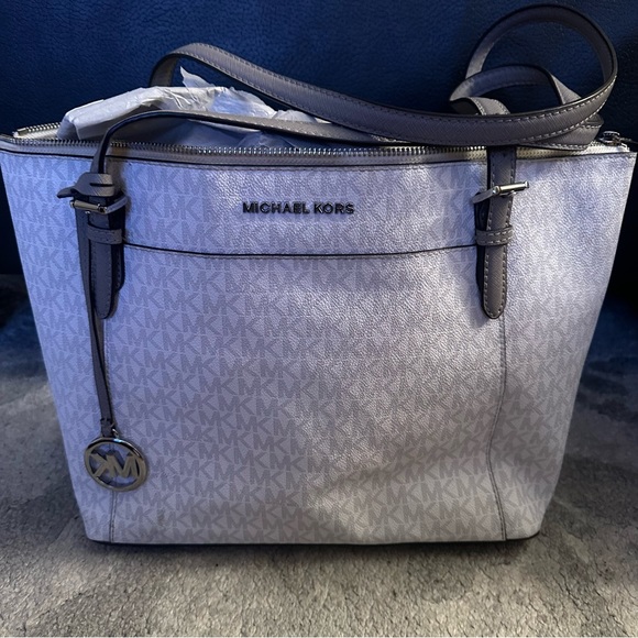 Michael Kors Handbags - Michael Kors Jet Set Tote